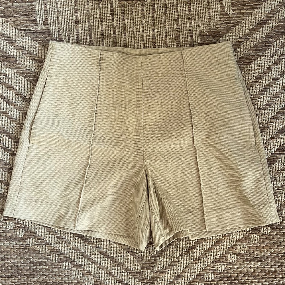 NWT Vince size 4 shorts